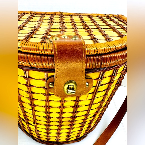 Vintage Vertical Picnic Basket With Floral Cloth Lining and leather strap - Picture 2 of 10